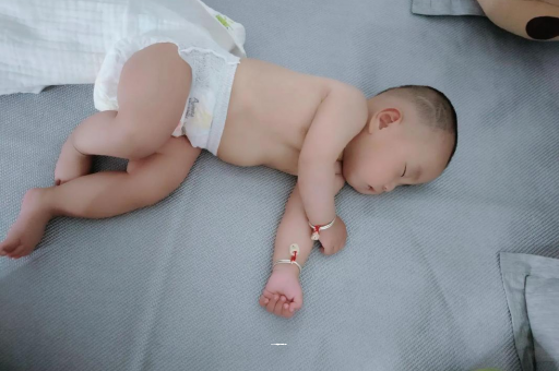 巴中几个月宝宝会抬头